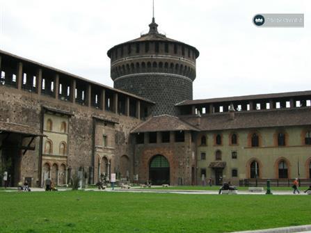 Castello_Sforzesco_Milano_1