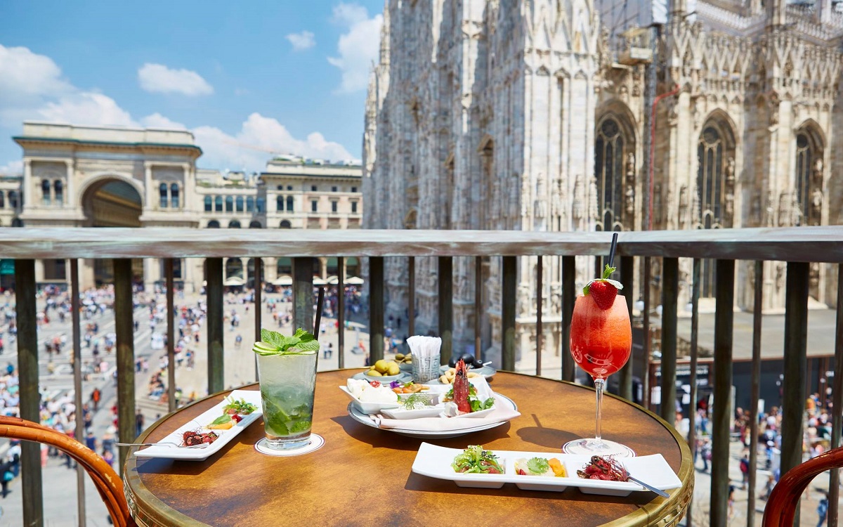 Terrazza per aperitivo a Milano vista Duomo