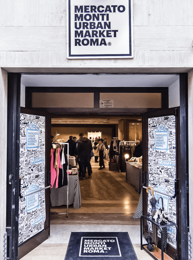 Entrata del Mercato Monti: urban market roma con capi vintage