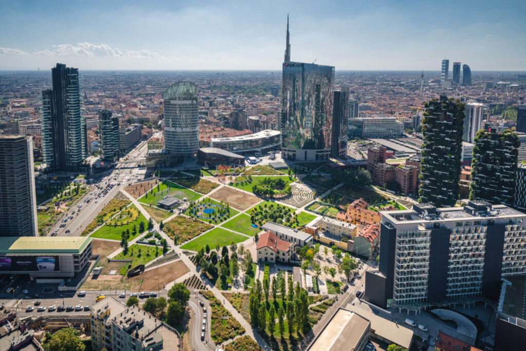 vista dall’alto della biblioteca degli alberi a Milano